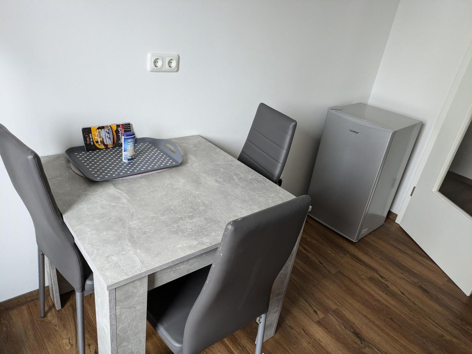 Schoene Einfache Ferienwohnung Zwischen Stadt Und Meer Wilhelmshaven Exterior foto